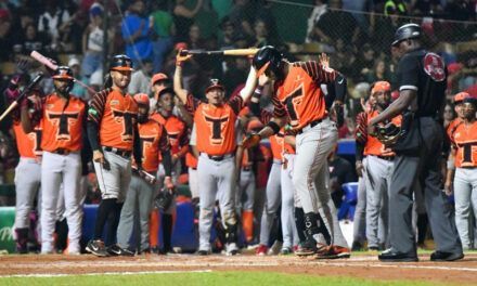 Los Toros reaccionan y vencen 3-2 a los Leones viniendo de atrás