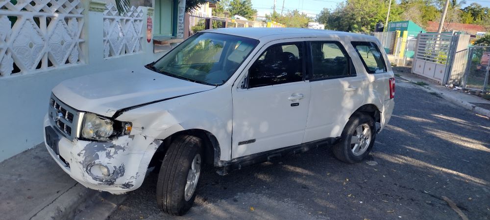 En Manzanillo, Frank Valenzuela exige al jefe de la Policía y al Ministerio Público investigar el choque violento de su vehículo y la penetración ilegal a la vivienda de su madre para robar cámaras de seguridad.