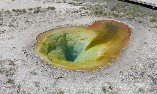 ¿Qué hace que un supervolcán entre en erupción?