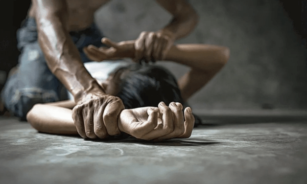 Madre exige apresar hombre presuntamente violó sus dos hijas menores y las embarazó