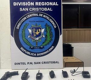 DINTEL ejecuta operativo focalizado en San Cristóbal y ocupa drogas, armas simuladas y equipos ilegales