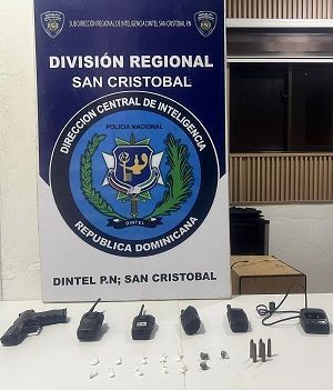 DINTEL ejecuta operativo focalizado en San Cristóbal y ocupa drogas, armas simuladas y equipos ilegales