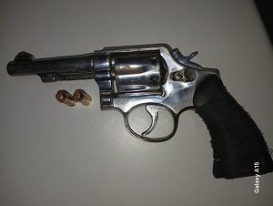 Policía en San Cristóbal apresa hombre requerido judicialmente y ocupa arma ilegal durante operativo preventivo