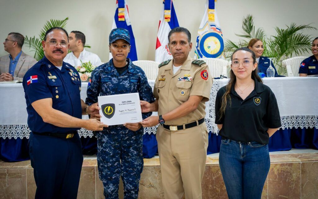 Policía Nacional y Axon certifican 40 instructores en uso de dispositivos Taser