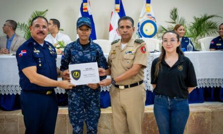 Policía Nacional y Axon certifican 40 instructores en uso de dispositivos Taser