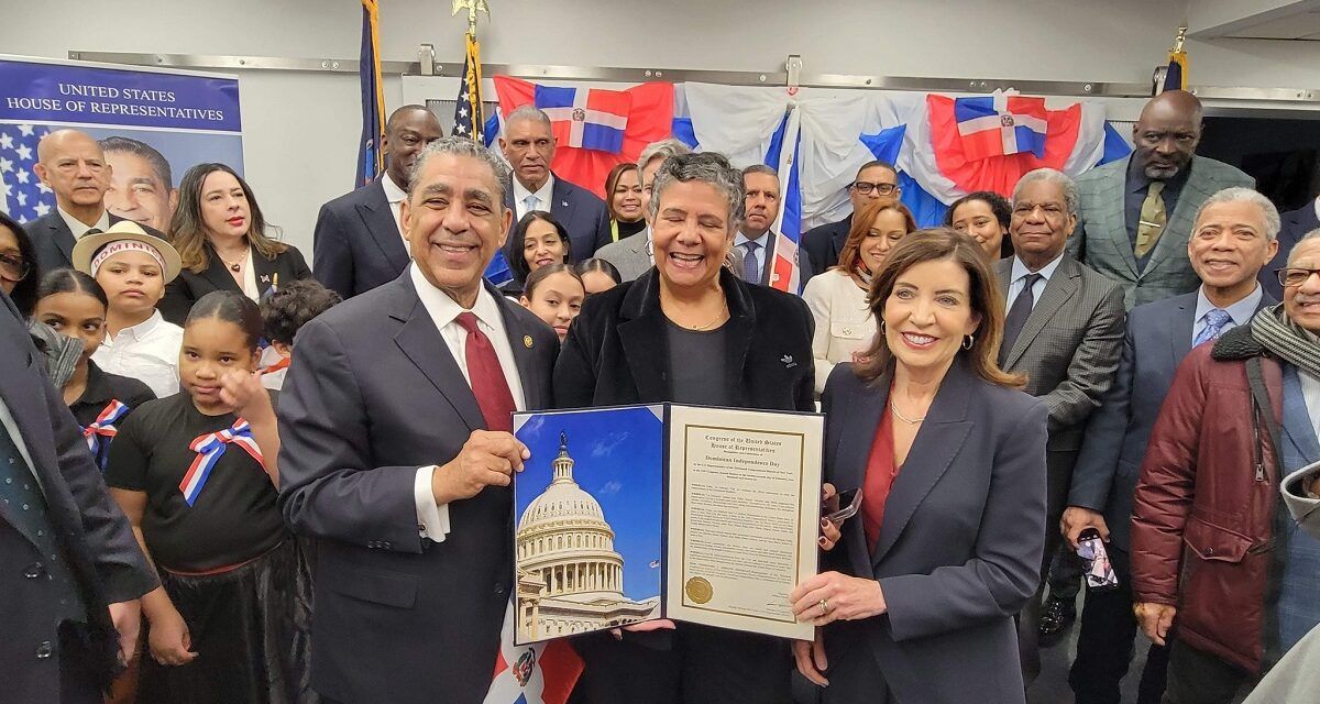Adriano Espaillat exalta la dominicanidad en Nueva York: 17 monumentos iluminados por el 182 aniversario de la Independencia Dominicana