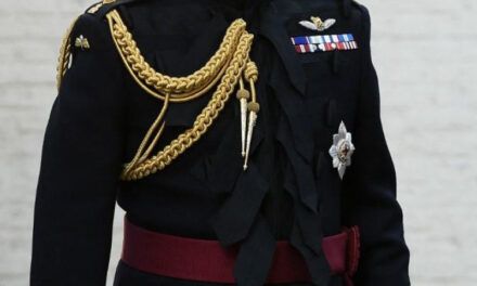 El exprincipe Andrés, de «héroe» de las Malvinas a bochorno de la familia real británica