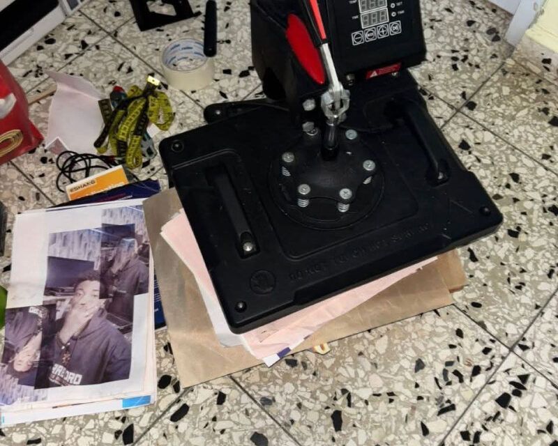 Agentes de Migración ocupan equipos que usaban para falsificar documentos