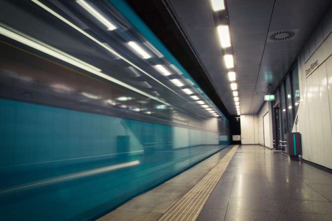 ¿Se Puede Generar Energía con el Viento del Metro?