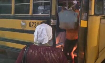 Policía Nacional retiene conductores con nacionales haitianos durante operativo en San Juan; ocupan drogas, motocicletas y armas blancas