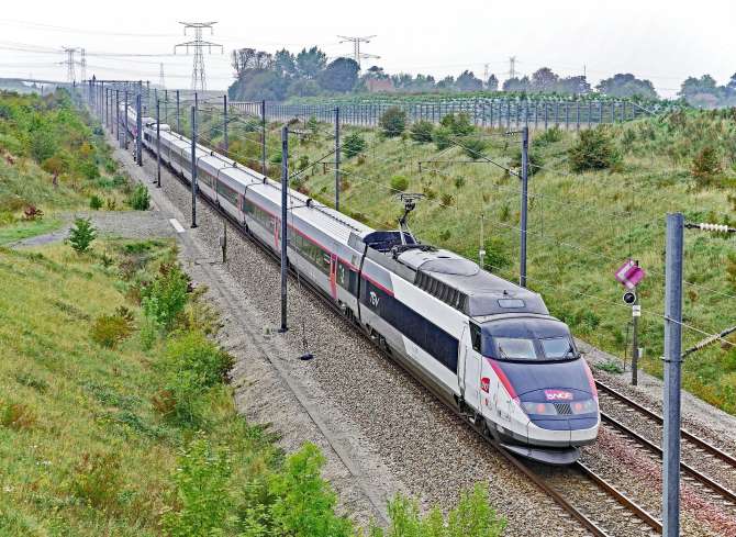¿Existe un límite a la velocidad de los trenes? Física, tecnología y futuro del transporte ferroviario