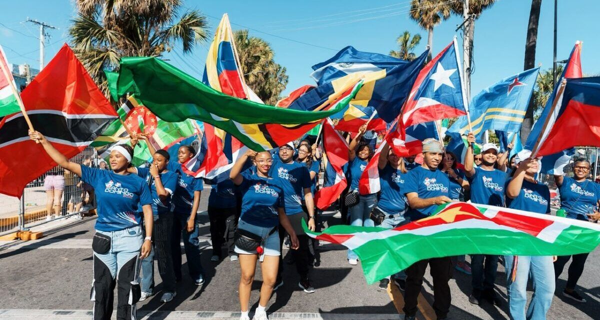 Carnaval del DN desborda alegría en el malecón