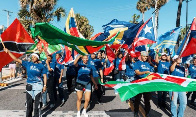 Carnaval del DN desborda alegría en el malecón