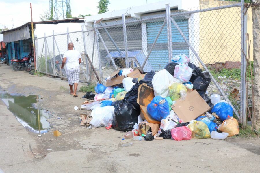 Alcaldía de Sosúa impondrá multas a ciudadanos que lancen desechos en lugares públicos
