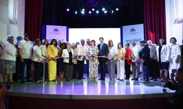 Vicepresidenta inaugura bulevar y reabre escuela de Bellas Artes en San Cristóbal