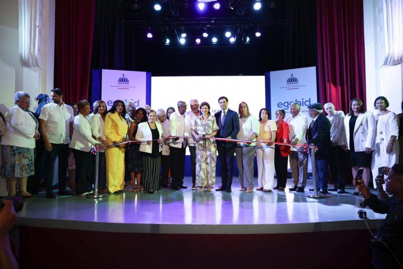 Vicepresidenta inaugura bulevar y reabre escuela de Bellas Artes en San Cristóbal