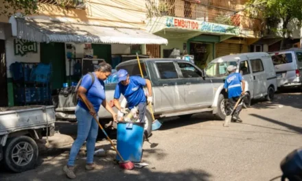 Alcaldía del DN realiza recuperación de espacio público y limpieza en Los Praditos