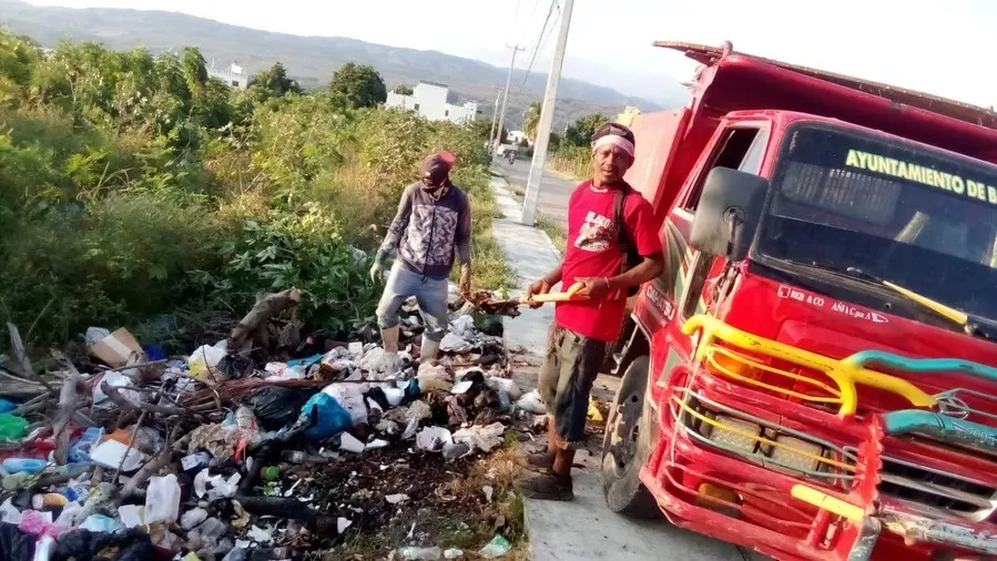Alcaldía de Barahona retira vertederos improvisados de las vías públicas