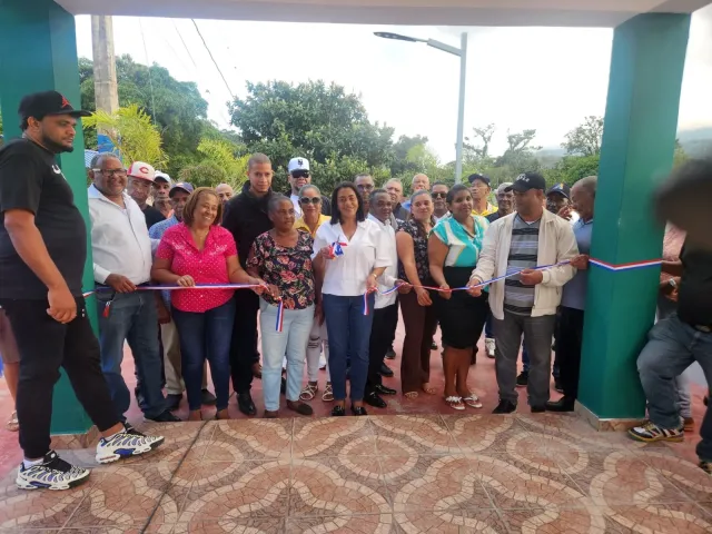 Alcaldía de Polo entrega parque, cancha y obras comunitarias en varios sectores