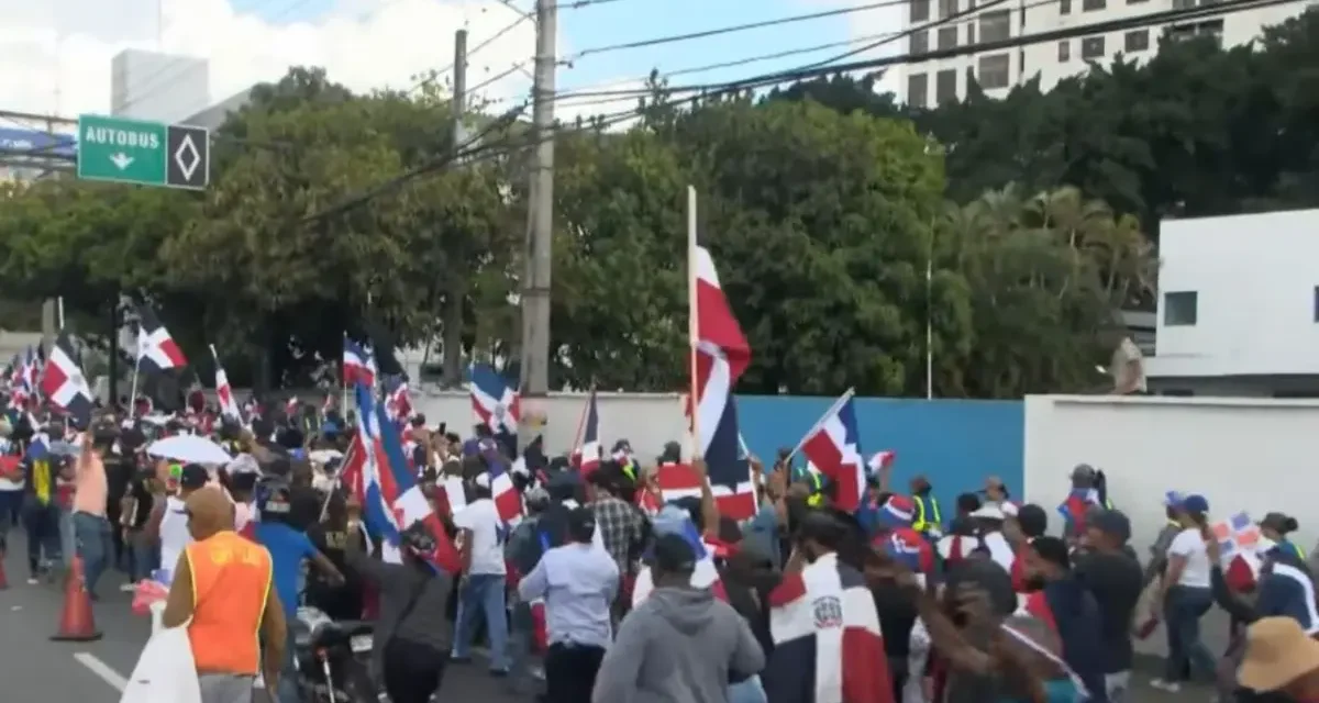 Antigua Orden Dominicana marcha en Higüey contra migración haitiana irregular