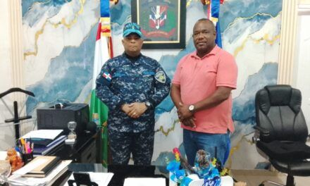 Director Regional Policía San Cristóbal Gral. Escalante recibe regidor Manuel Ramírez fortaleciendo vínculos institucionales