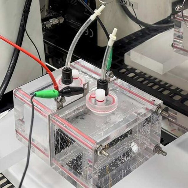 Electrólisis de agua de mar sin degradación de los electrodos