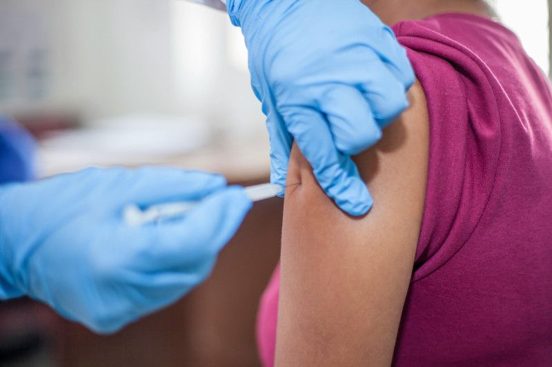 ¿Estás buscando quedar embarazada? Experta recomienda vacunación contra el sarampión