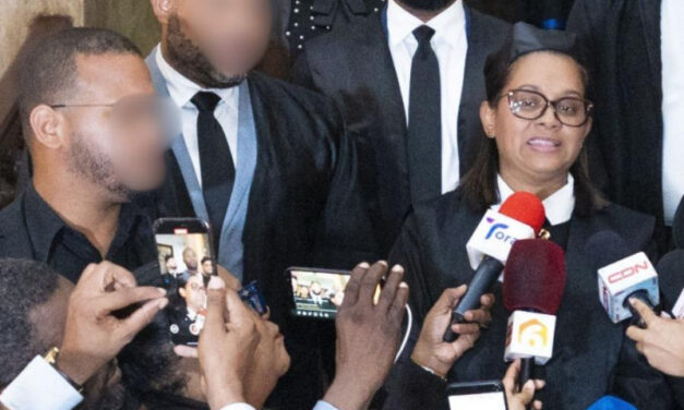 PGR: Fiscal Valdez Alcántara exigió 200 mil dólares, un Rolex y un Mercedes Benz