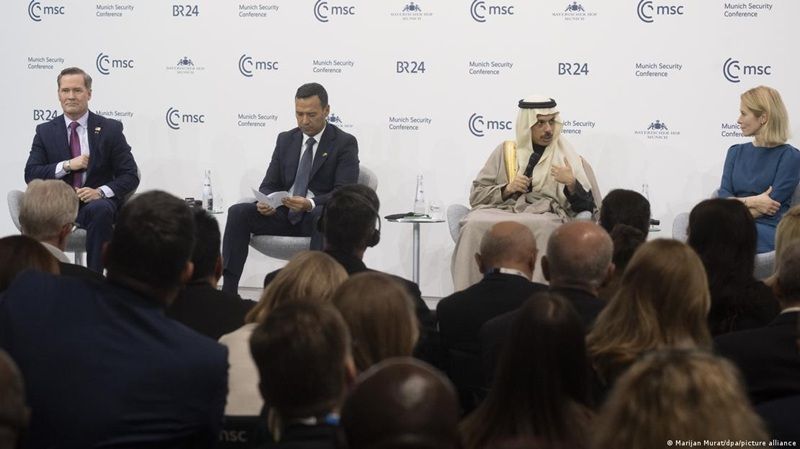 La UE y el Reino Unido han decidido ayudar a sus socios del Golfo mientras Irán lanza bombas sobre los países de la región.Imagen: Marijan Murat/dpa/picture alliance