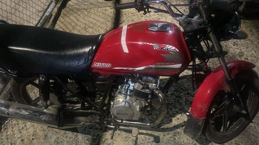 Policía apresa hombre por carrera clandestina en avenida 6 noviembre