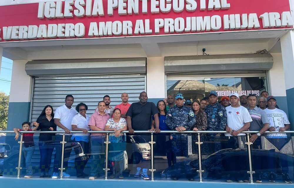 Director regional lidera diálogo comunitario en el sector Narciso González para fortalecer seguridad ciudadana