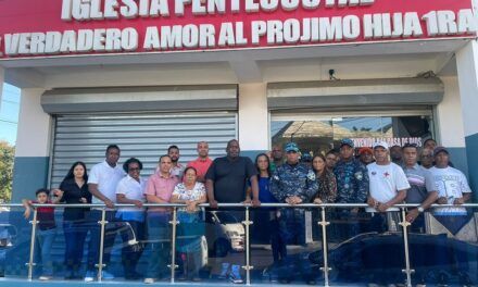 Director regional lidera diálogo comunitario en el sector Narciso González para fortalecer seguridad ciudadana