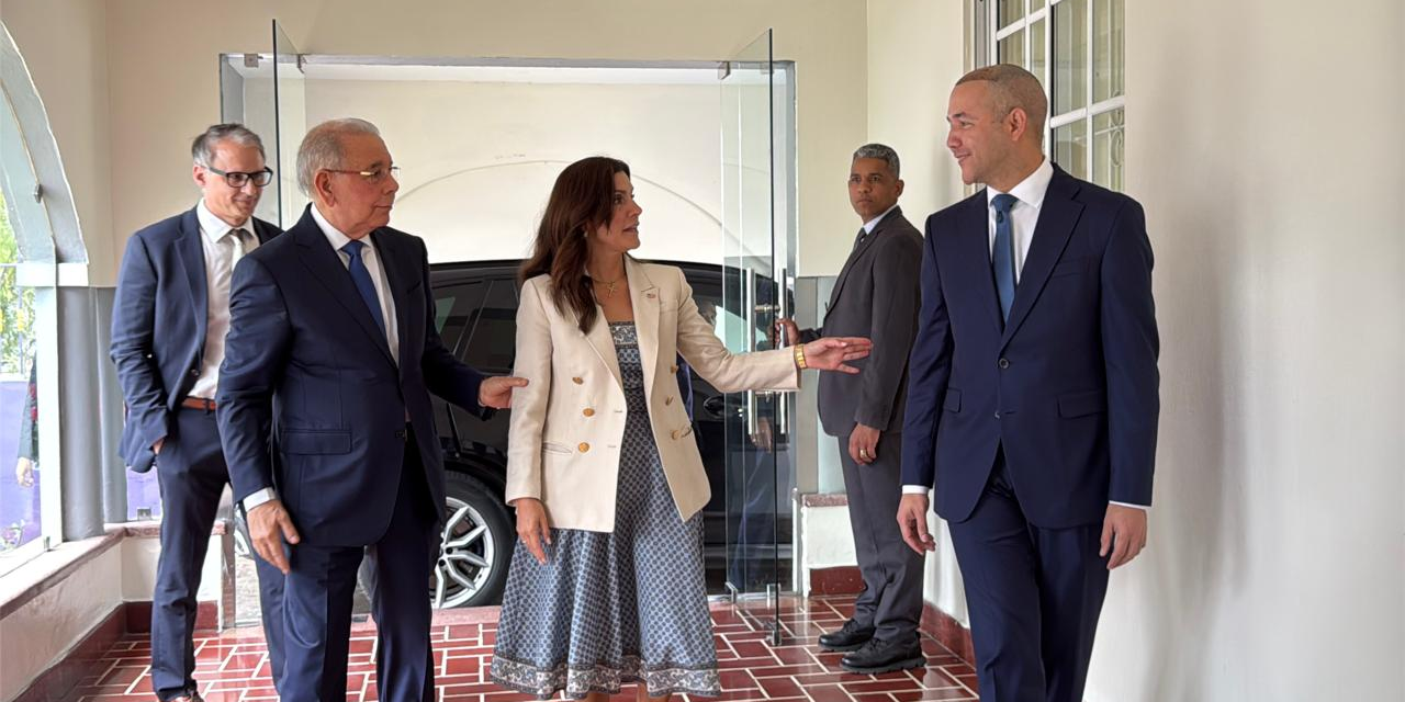 Embajadora de Estados Unidos se reúne con Danilo Medina y Johnny Pujols