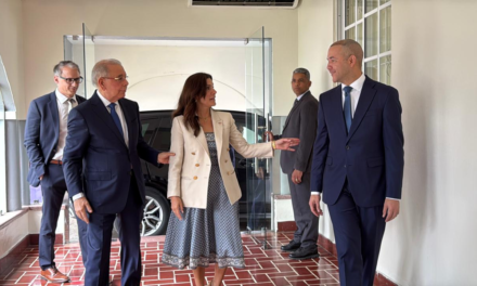Embajadora de Estados Unidos se reúne con Danilo Medina y Johnny Pujols
