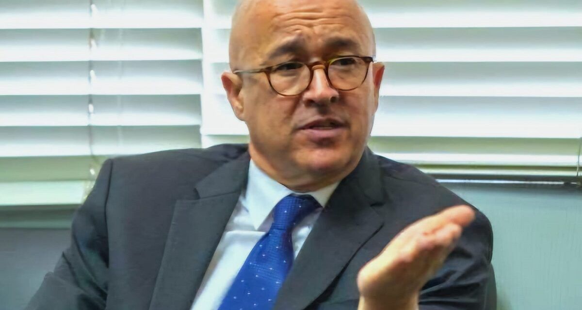 Francisco Domínguez Brito pide retirar la fusión del Ministerio de Educación y convocar revisión del Pacto Educativo ante la revolución tecnológica.