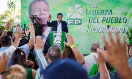 Leonel juramenta en la FP al exgobernador de Hermanas Mirabal y dirigentes del PRM y PLD