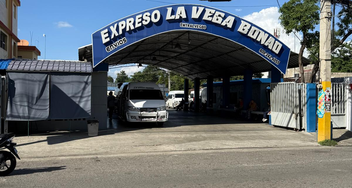 Choferes protestan por supuesto “secuestro” del Expreso La Vega–Bonao