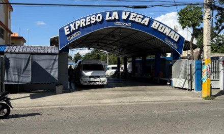 Choferes protestan por supuesto “secuestro” del Expreso La Vega–Bonao