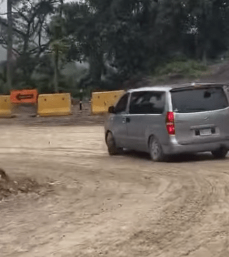 Usuarios piden prudencia vial ante deterioro del tramo Los Cacaos Cambita Garabitos