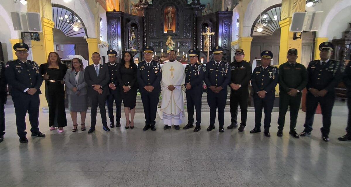 Policía Nacional fortalece vínculo humano con comunidad durante celebración de su 90 aniversario