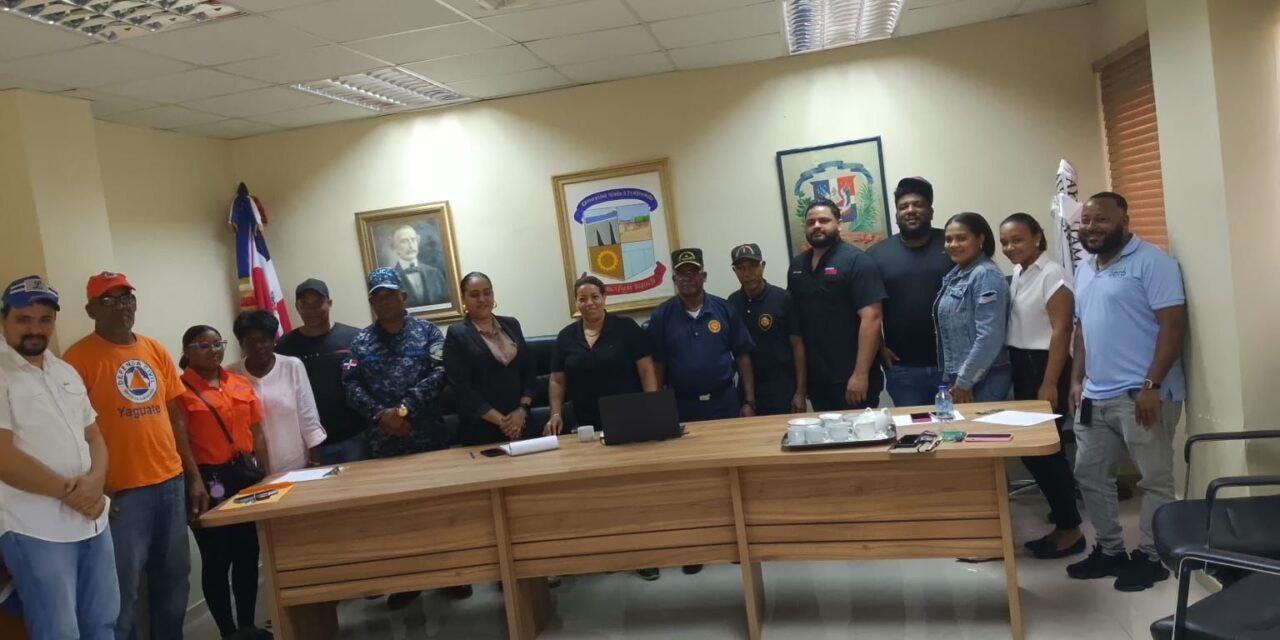 Policía participa en reunión organizativa del Carnaval de Yaguate para garantizar seguridad ciudadana