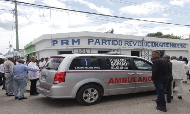 Dirigentes del PRM y autoridades de San Cristóbal despiden al regidor Mateo Rondón