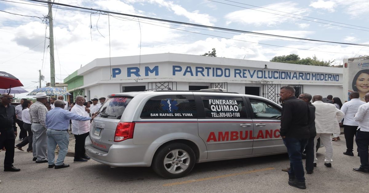 Dirigentes del PRM y autoridades de San Cristóbal despiden al regidor Mateo Rondón