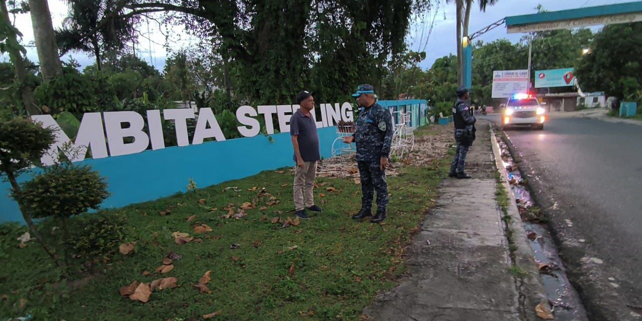 Director Regional Escalante Alcántara realiza recorrido de supervisión y acercamiento comunitario en Cambita Sterling