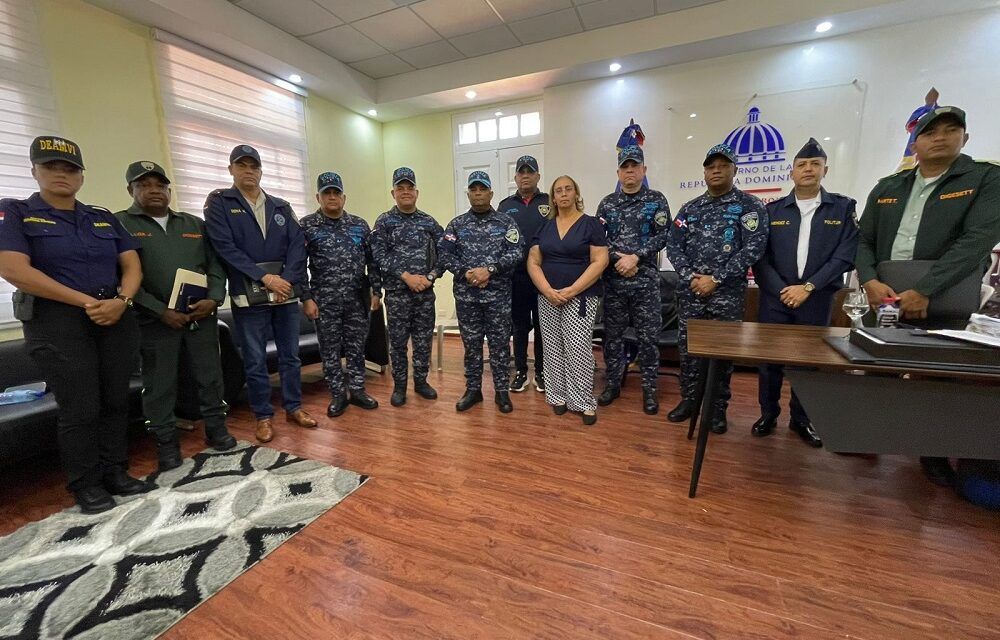 Autoridades policiales y civiles fortalecen coordinación institucional por seguridad en San Cristóbal