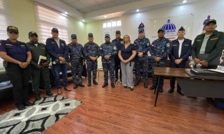 Autoridades policiales y civiles fortalecen coordinación institucional por seguridad en San Cristóbal