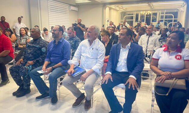 Director regional participa en presentación de proyectos comunitarios en San Cristóbal