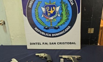 DINTEL ejecuta allanamiento en Nigua y ocupa revólver ilegal durante operativo policial