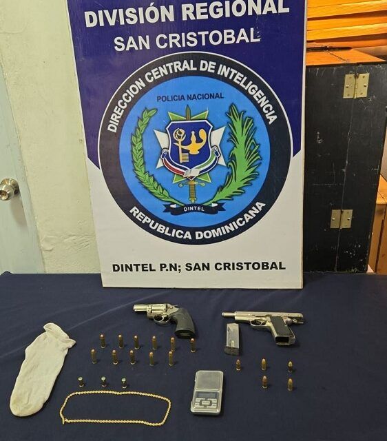 DINTEL ejecuta allanamiento en Nigua y ocupa revólver ilegal durante operativo policial