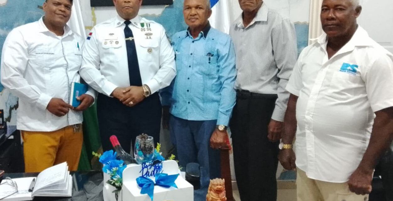 Policía Nacional y productores de cereza de San Cristóbal fortalecen seguridad y cooperación comunitaria